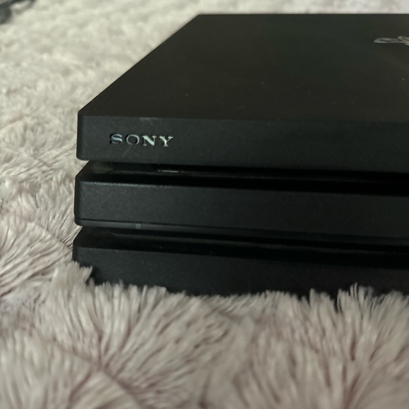 PS4 Gaming Console - Picture 11 of 15